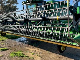 2019 John Deere 740D Draper Front