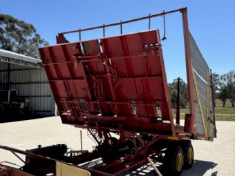 New Holland 1034 Bale Wagon
