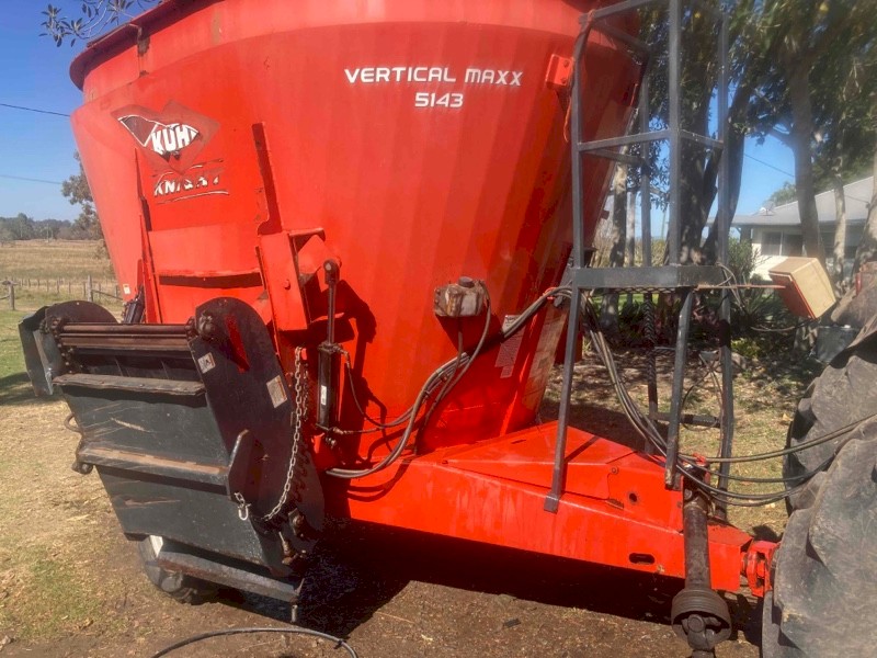 Kuhn Vertical Maxx 5143 Feed Mixer Farm Tender