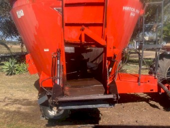 Kuhn Vertical Maxx 5143 Feed Mixer