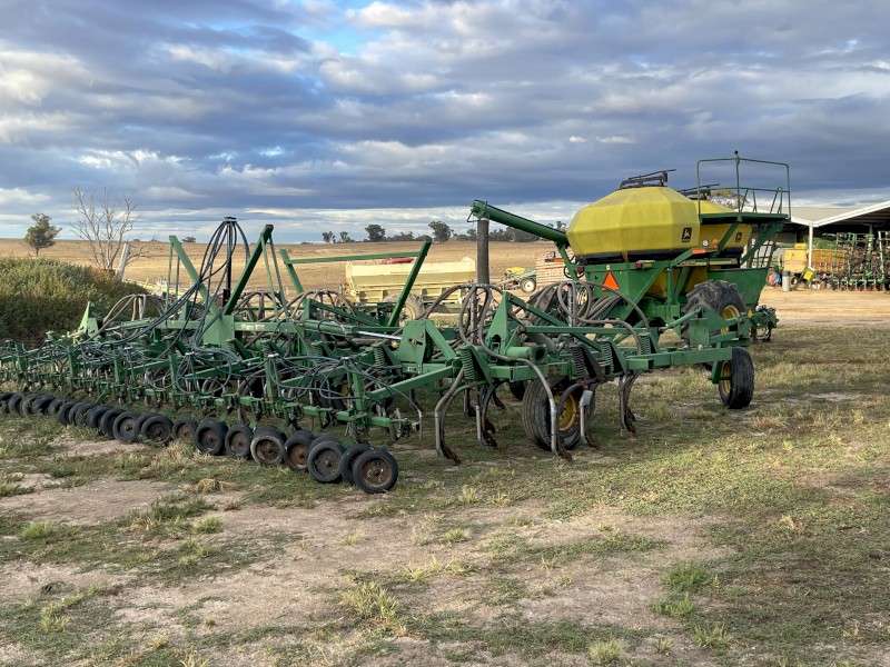 John Deere 1900 Airseeder