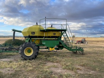 John Deere 1900 Airseeder