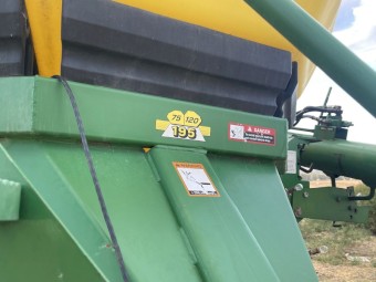 John Deere 1900 Airseeder