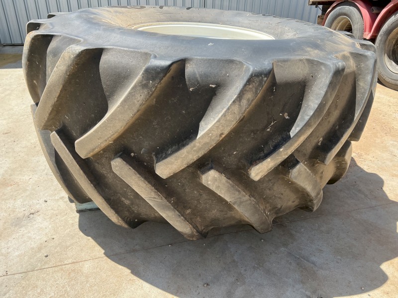 900/70R32 Header Tyres and Rims 