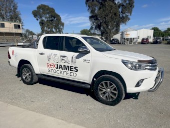 2017 Toyota SR5 Hilux