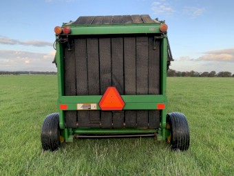 John Deere 535 round baler 6’x5’
