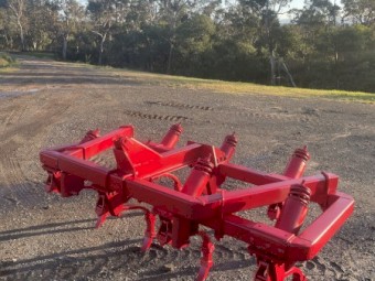 Massey Ferguson 7 tyne chisel plough heavy duty