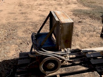 Electric motor with starter