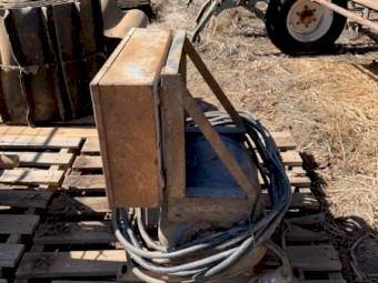 Electric motor with starter