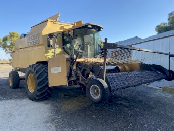 New Holland TX68 Plus Header and Pickup Front