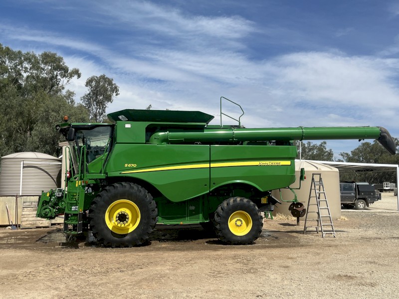 John Deere S670 Header & 640D Front