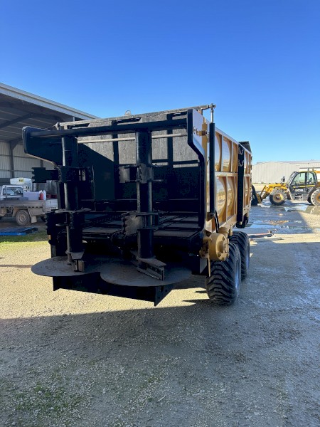 Maximus Manure Spreader