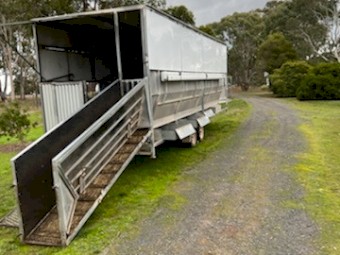 4 stand crutching trailer