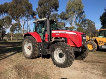 Massey Feguson 8450 tractor 220 hp