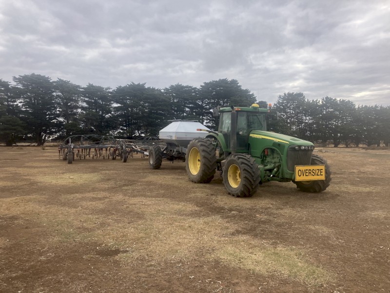 Flexicoil 1720 Cart and 820 Airseeder Bar