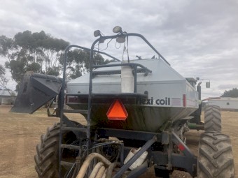 Flexicoil 1720 Cart and 820 Airseeder Bar