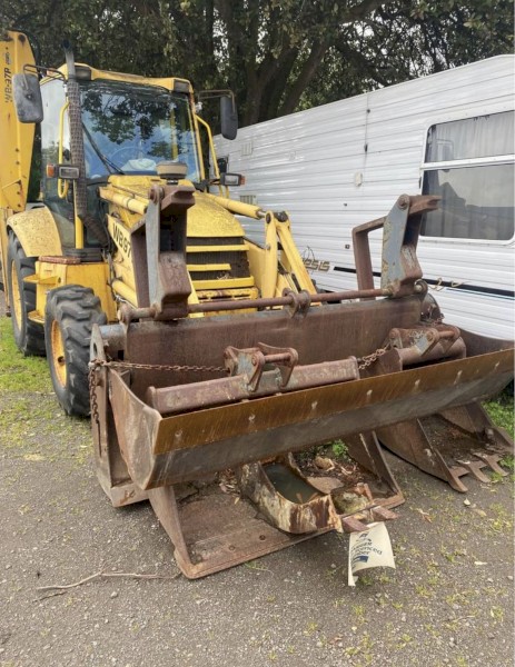 Komatsu WB97R Backhoe