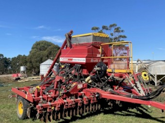 Duncan Renovator 5300 Air Seeder
