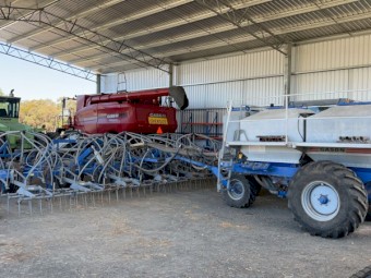 30ft Gason Culti-Master 5100 Series with 1850 Air Cart