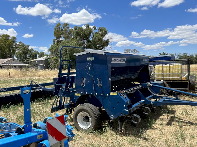 Agrodrill AD230 with small seeds box