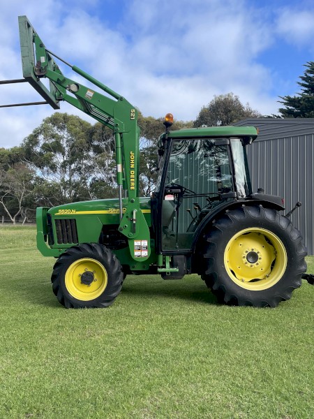 2004 John Deere 5520N 4x4 tractor FEL