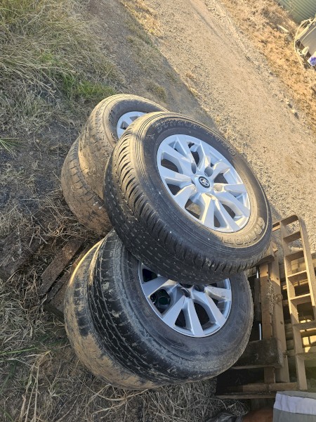 200 series rims and tyres