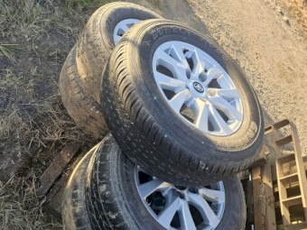 200 series rims and tyres