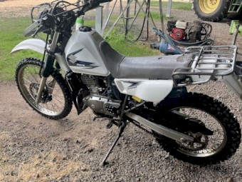 DR 200 Suzuki Trojan With Spare