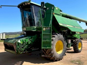 JD 9600 Header And 30ft Front With Trailer