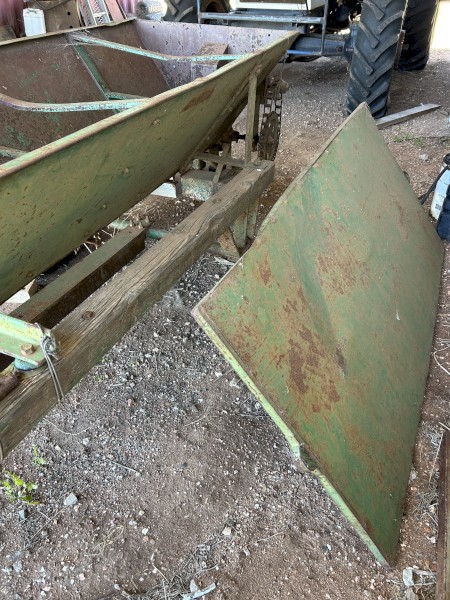 crump broad-acre spreader