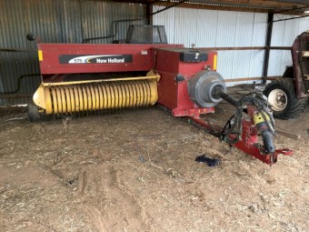 New Holland 575 baler with accumulator + grab
