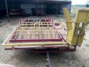 New Holland 575 baler with accumulator + grab