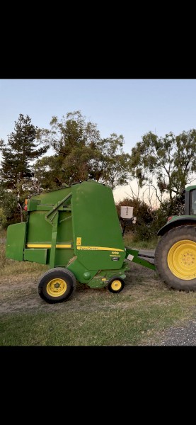 John Deere 469 Round Baler
