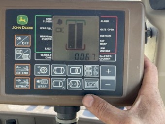 John Deere 469 Round Baler