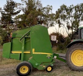 John Deere 469 Round Baler