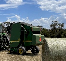 John Deere 469 Round Baler