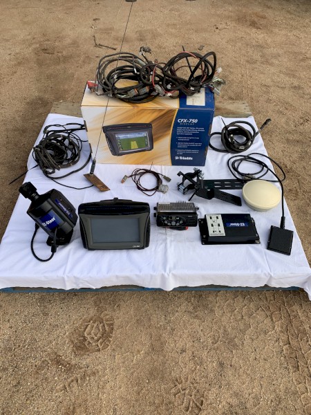 Trimble RTK auto steer CFX 750 display