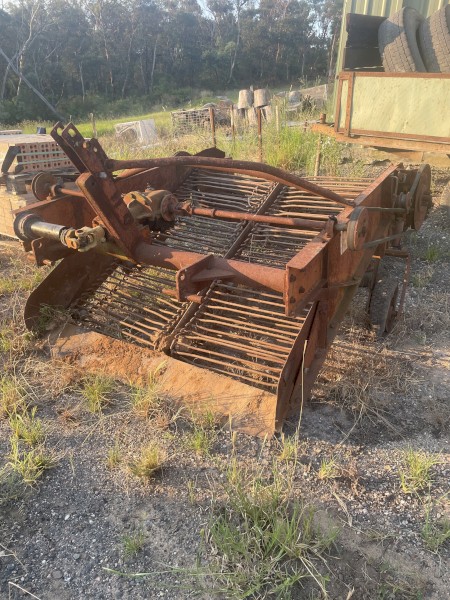 MYERS double row potato digger