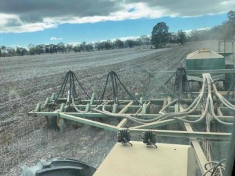 John Deere 40ft 1610 Airseeder Bar with Horwood Bagshaw 5700L Cart