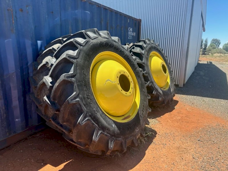 John Deere Offset Duels