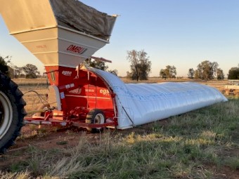 OMBU 2002 Grain bag Inloader