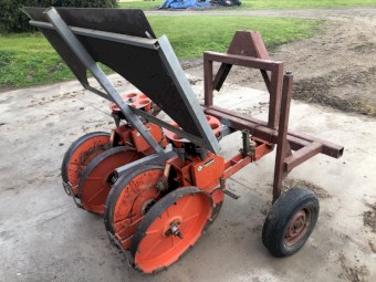 Vegetable Transplanter