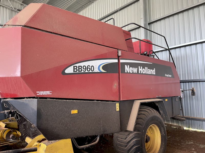 2004 New Holland BB960A 8x4x3 Baler
