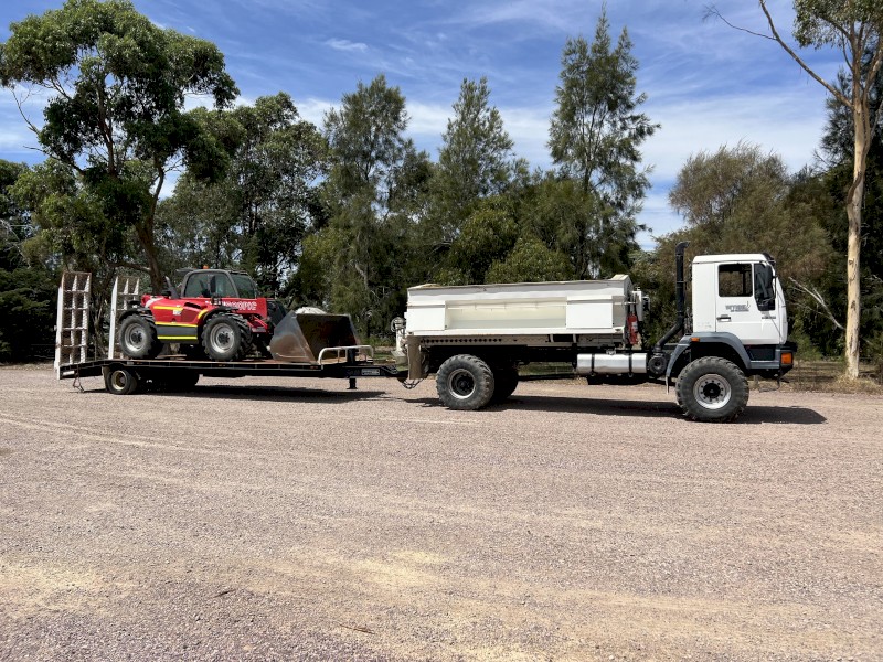 MAN spreader with trailer and loader Farm Tender
