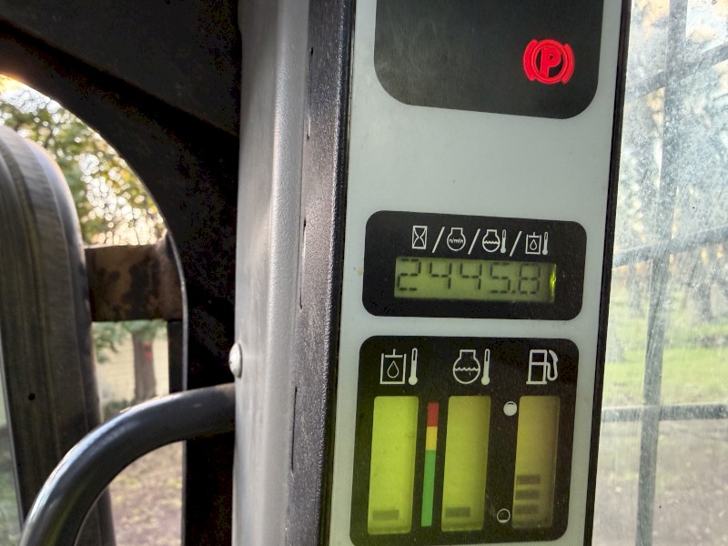 New holland C338 skid steer 2445 hrs