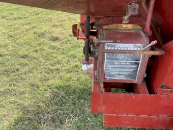 New Holland 353 roller and hammer mill