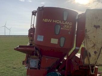 New Holland 353 roller and hammer mill