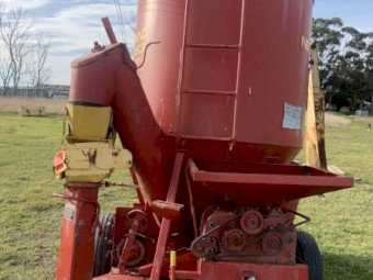 New Holland 353 roller and hammer mill