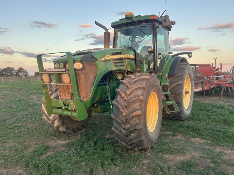 John Deere 7920 