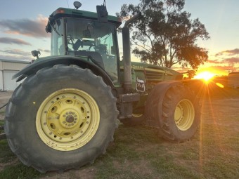 John Deere 7920 
